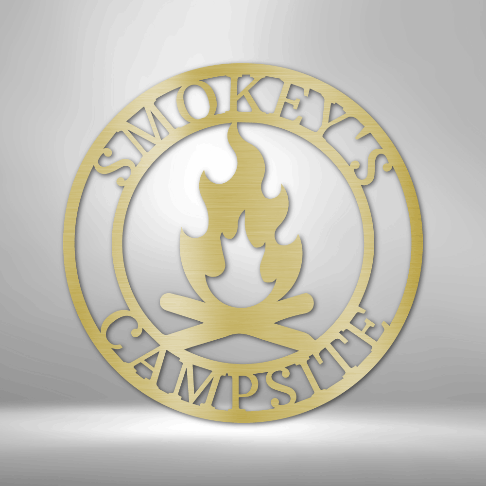 Metal Wall Art Sign of a campfire inside a ring. In the ring you can add personalized names or text. The picture shows the steel design in the color gold