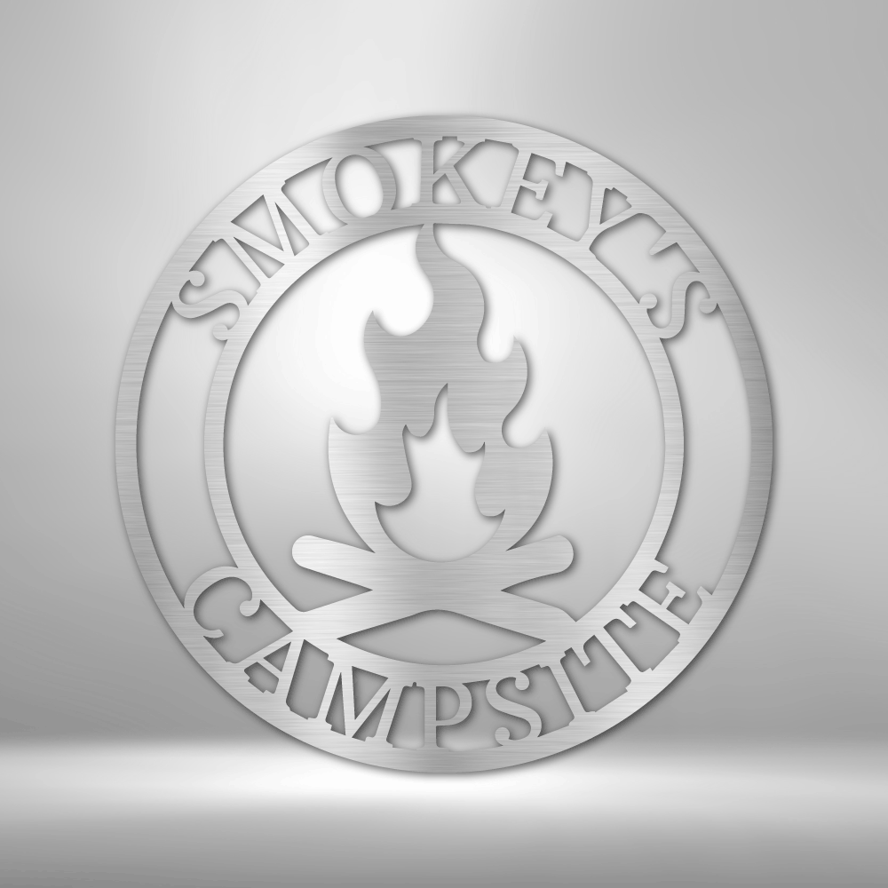 Metal Wall Art Sign of a campfire inside a ring. In the ring you can add personalized names or text. The picture shows the steel design in the color silver