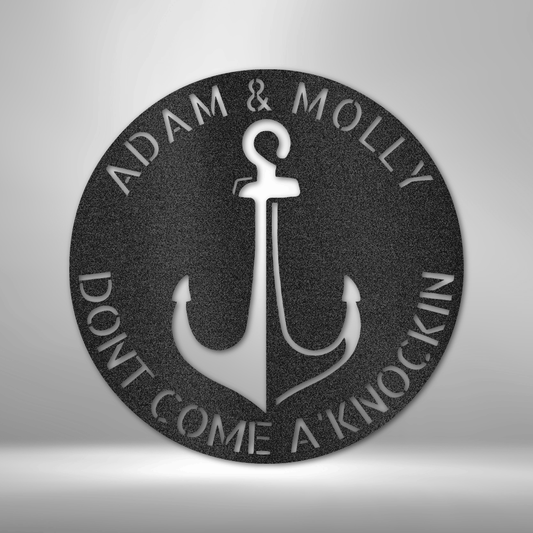Round metal wall sign with a anchor in the middle. Around there is place to customize it with your names or any text. In the color black
